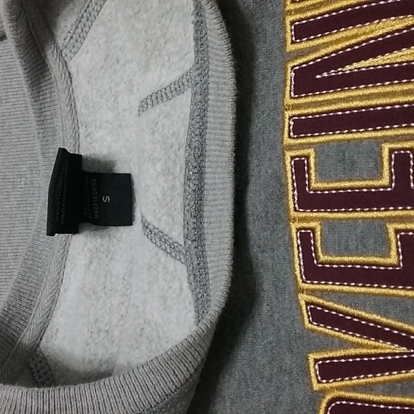 Vintage Harry Potter GRYFFINDOR Small 2019 Sweatshirt - Picture 7 of 7